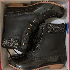 Shoe Dazzle black duck boots